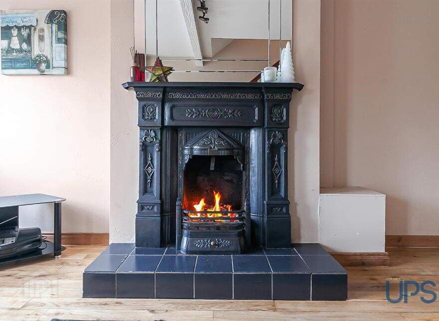 6 The Hill, Dunmurry, Belfast, BT17 9EY