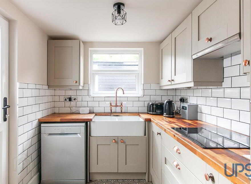 44 St. Meryl Park, Glen Road, Belfast, BT11 8FY