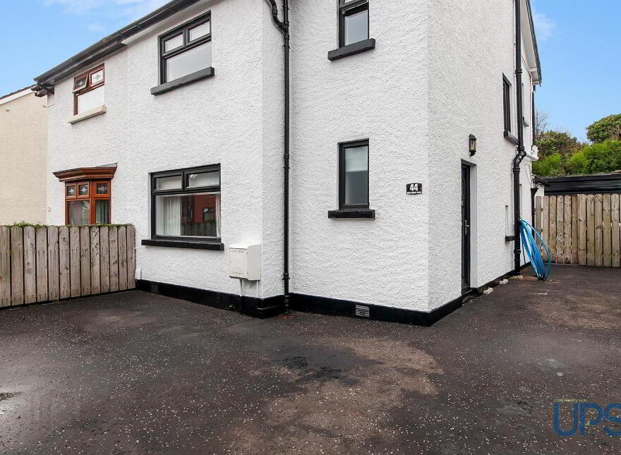 44 St. Meryl Park, Glen Road, Belfast, BT11 8FY