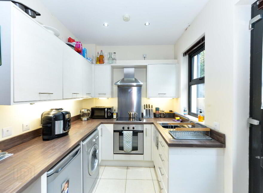 10 Cotswold Close, Saintfield, BT24 7FQ
