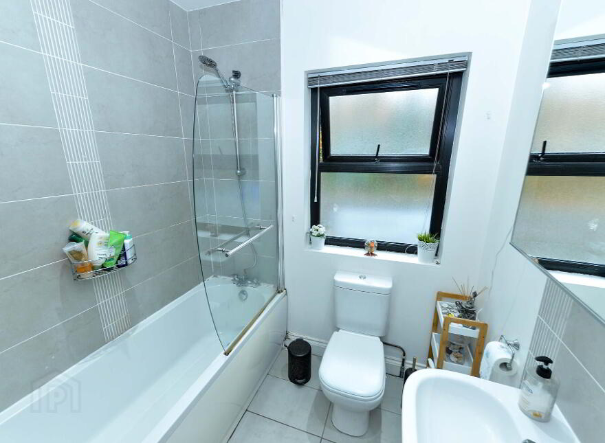 10 Cotswold Close, Saintfield, BT24 7FQ