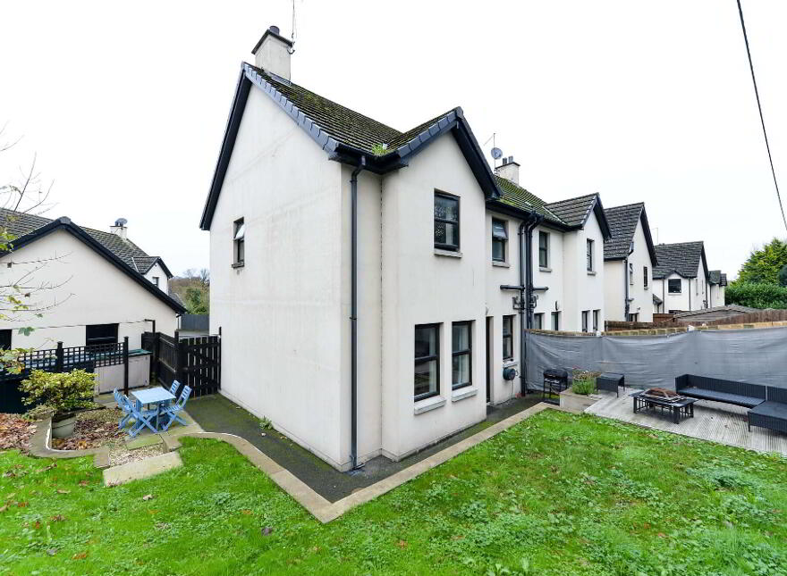 10 Cotswold Close, Saintfield, BT24 7FQ