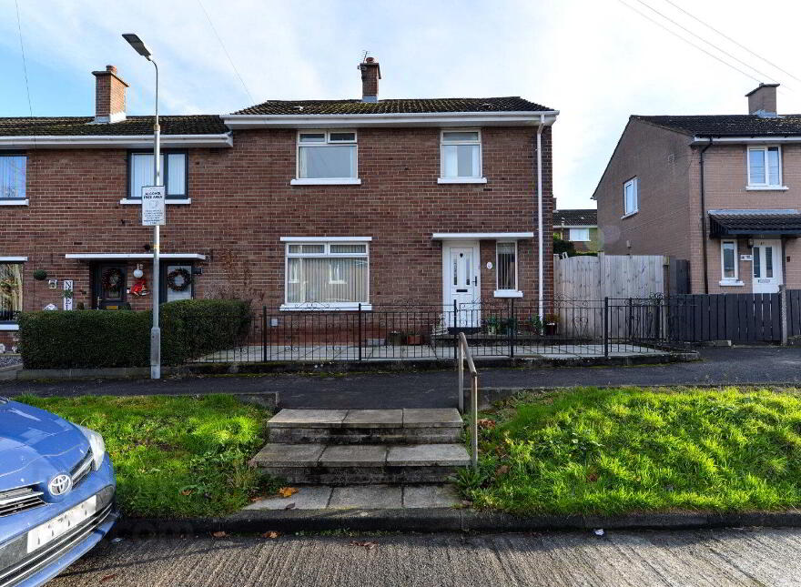 10 Knocknagoney Grove, Belfast, BT4 2QE photo