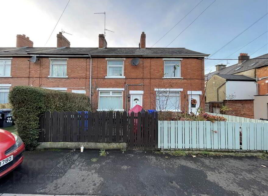 15 Victoria Gardens, Dunmurry, Belfast, BT17 0AG photo