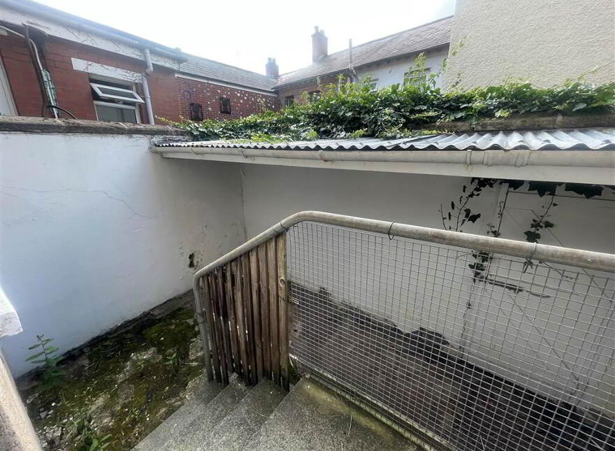 15 Victoria Gardens, Dunmurry, Belfast, BT17 0AG