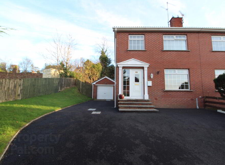 40 Jubilee Heights, Dromore, BT25 1QQ photo