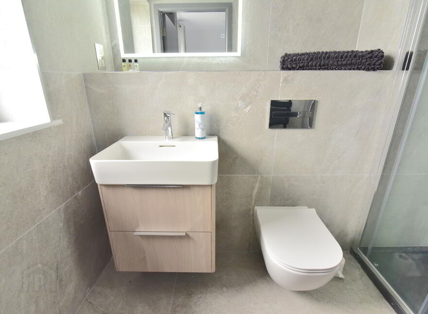 'Skerries' Dunluce View, 22 Dunluce Ave, Portrush, BT56 8DW