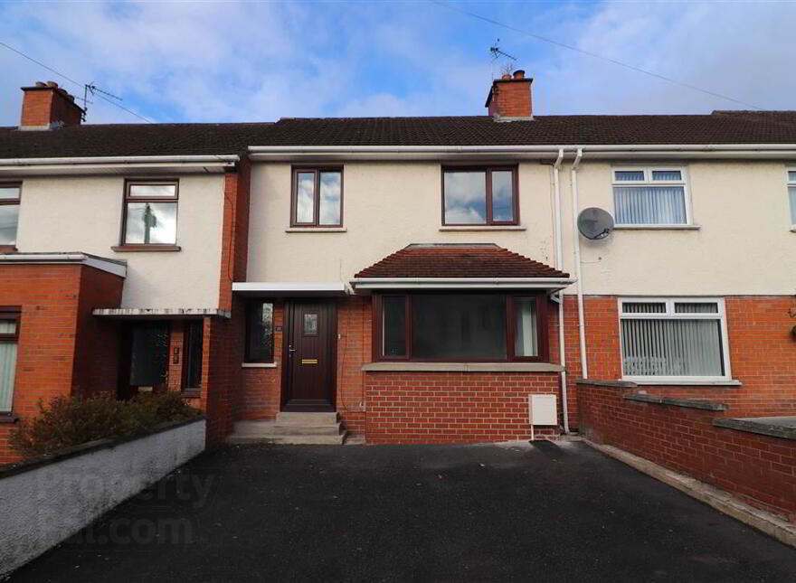 11 Montgomery Drive, Ballynahinch Road, Lisburn, BT27 5HR photo