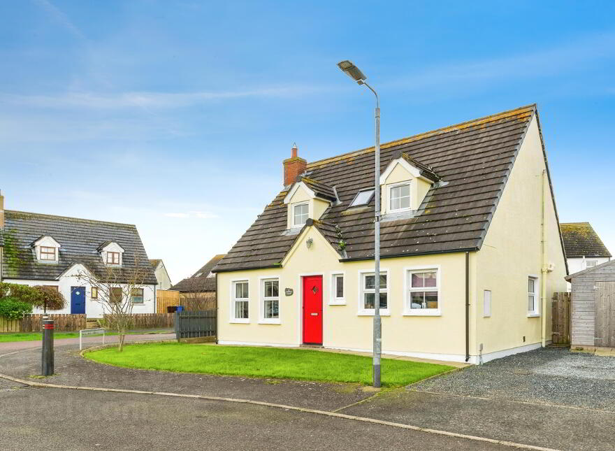 2 Hawthorn Crescent, Ballyhalbert, Newtownards, BT22 1TF photo