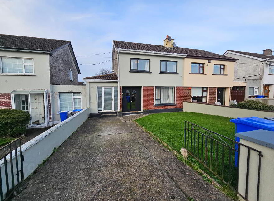 72 Abbeygrove, Navan, C15A367 photo