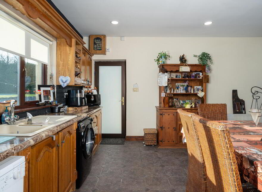 Labaun, Mount Temple, Moate, N37E953