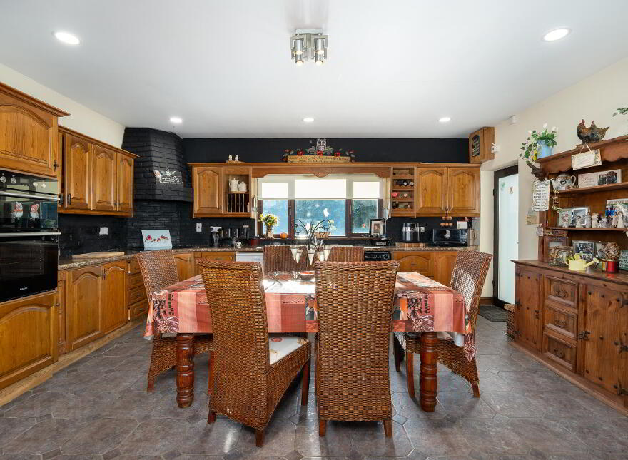 Labaun, Mount Temple, Moate, N37E953
