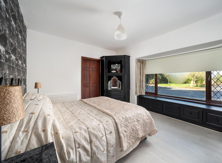 Labaun, Mount Temple, Moate, N37E953