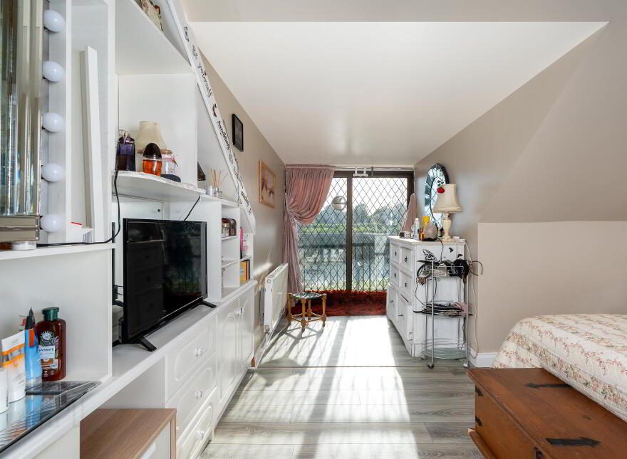 Labaun, Mount Temple, Moate, N37E953