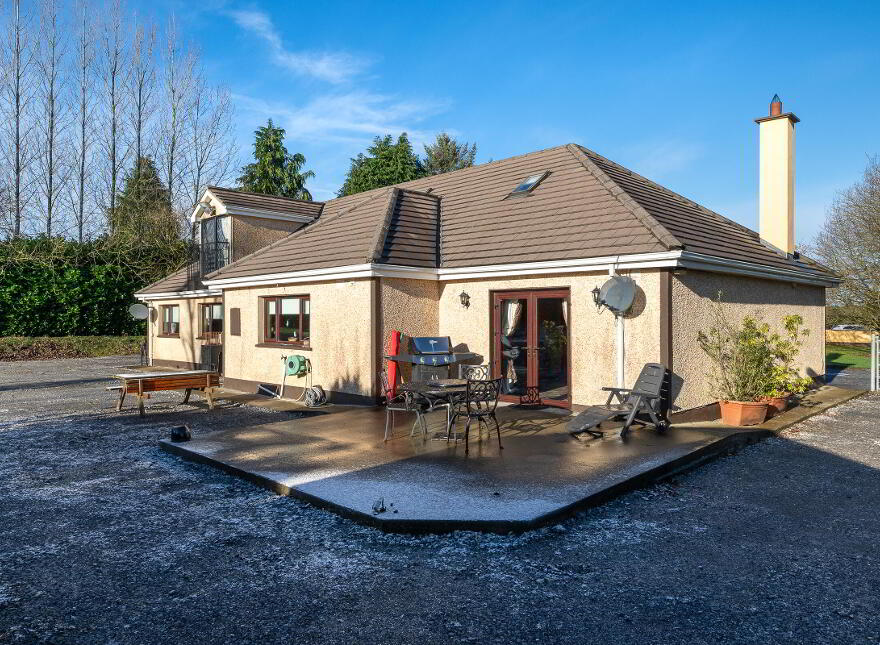Labaun, Mount Temple, Moate, N37E953