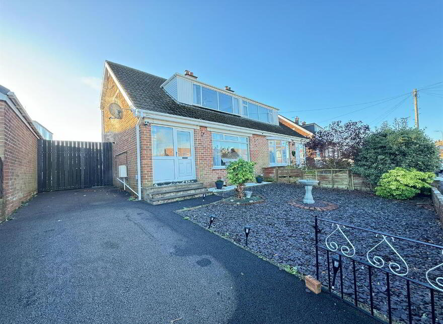 2 Fairview Way, Carnmoney, Newtownabbey, BT36 6PX photo