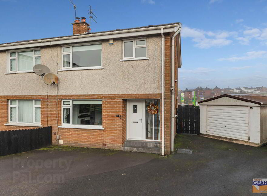 9 Cottage Gardens, Lisburn, BT28 3HU photo