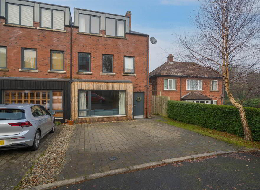 28 Malone Ridge, Belfast, BT9 5QW photo