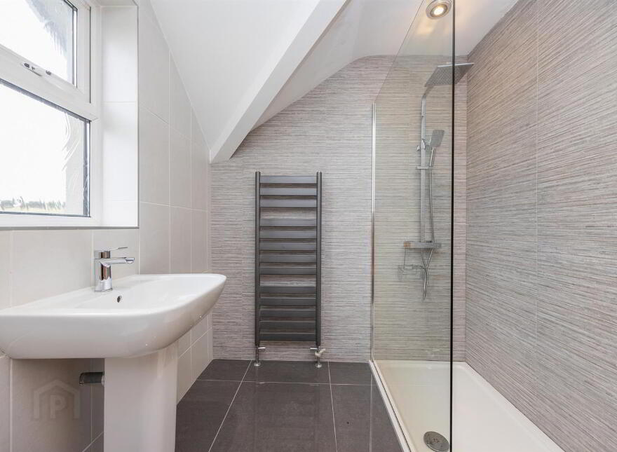 228 Hillhall Road, Lisburn, BT27 5JQ
