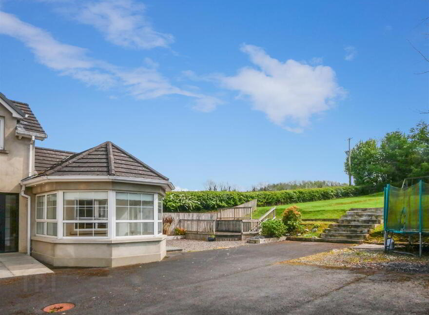 228 Hillhall Road, Lisburn, BT27 5JQ