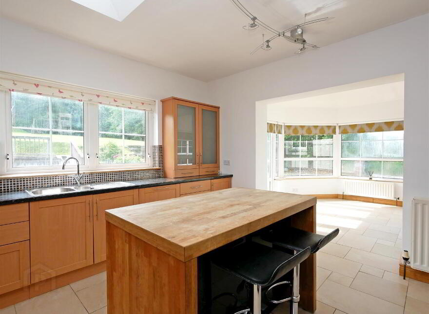 228 Hillhall Road, Lisburn, BT27 5JQ