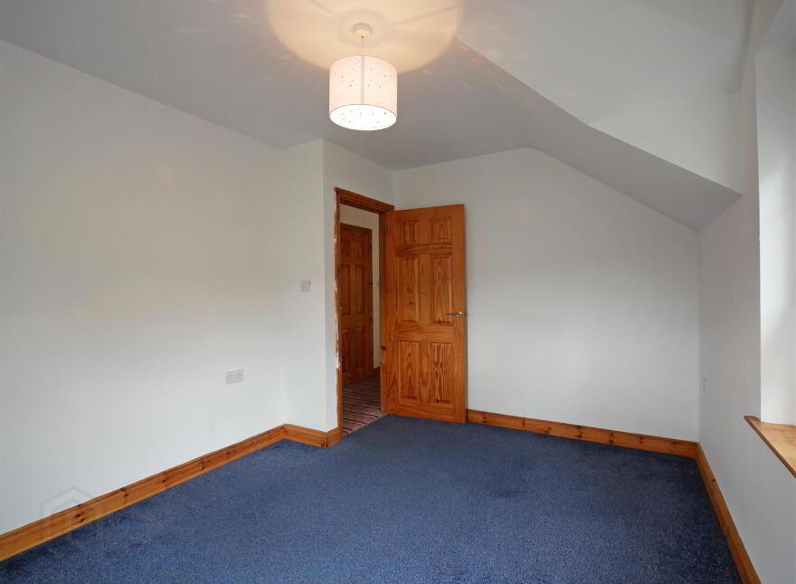 228 Hillhall Road, Lisburn, BT27 5JQ