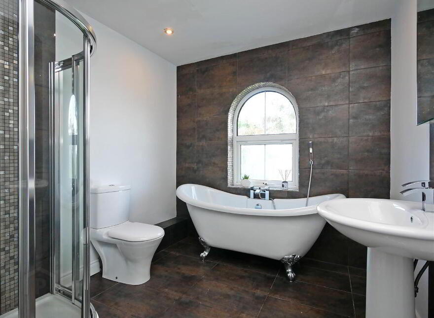 228 Hillhall Road, Lisburn, BT27 5JQ