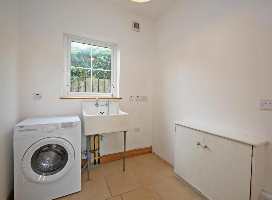 228 Hillhall Road, Lisburn, BT27 5JQ