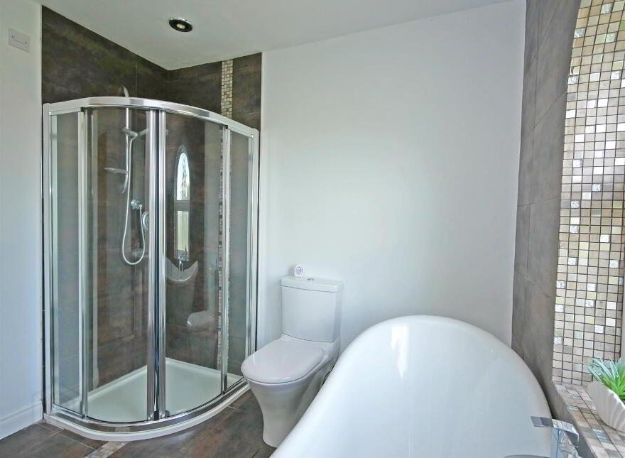 228 Hillhall Road, Lisburn, BT27 5JQ