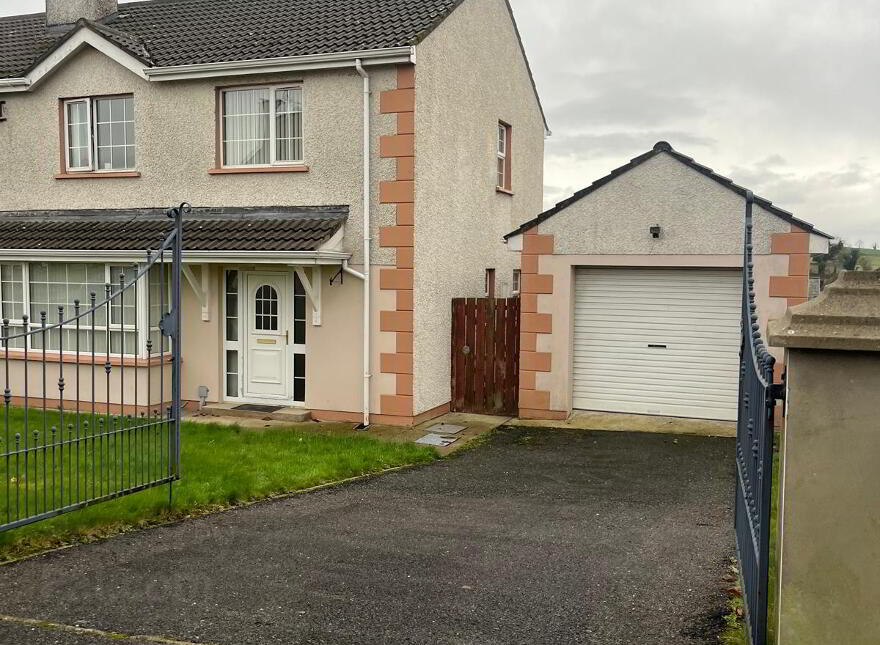 17 Ashbrook, Strabane, BT82 9TG photo