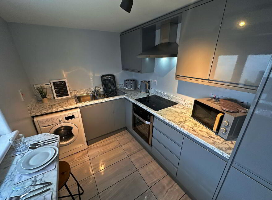 Room 2, 15 Holywood Rd, Belfast, BT4 3BA