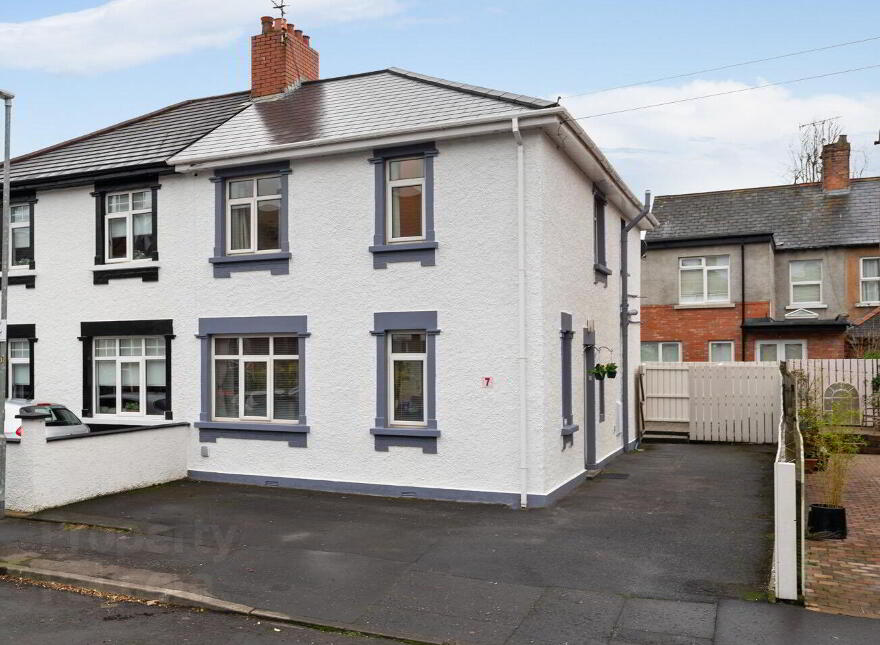 7 Ebrington Gardens, Belfast, BT4 3BY photo