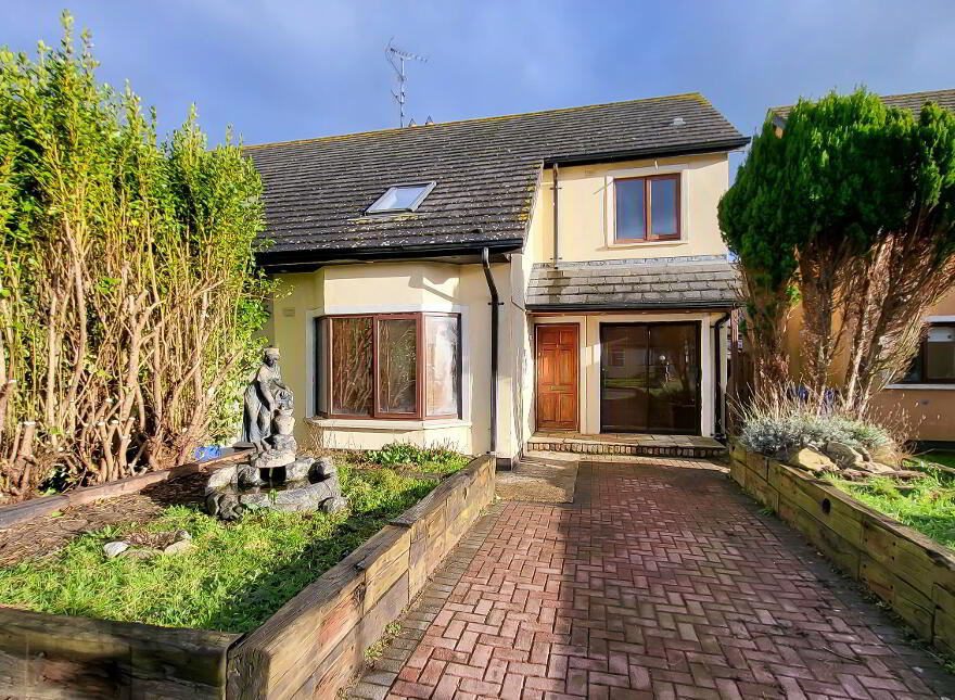 8 Beachside Lawn, Riverchapel, Gorey, Y25EK65 photo