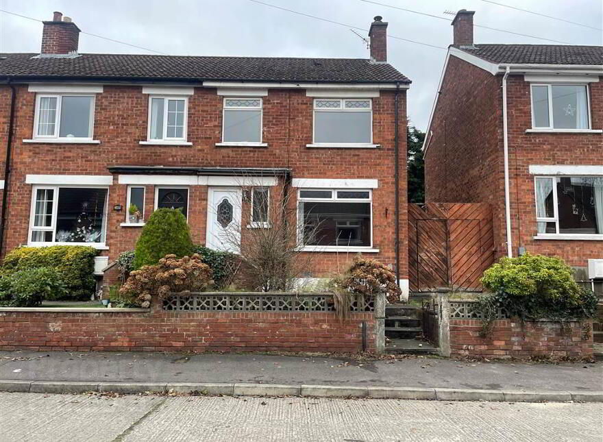 12 Knockmount Gardens, Belfast, BT5 6GP photo