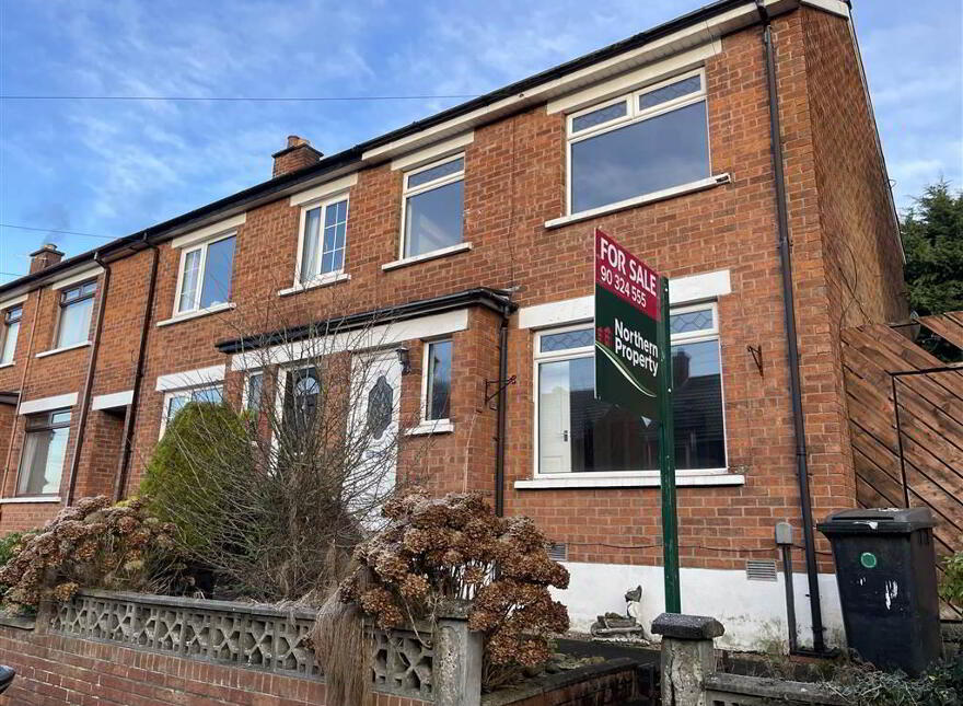 12 Knockmount Gardens, Belfast, BT5 6GP photo