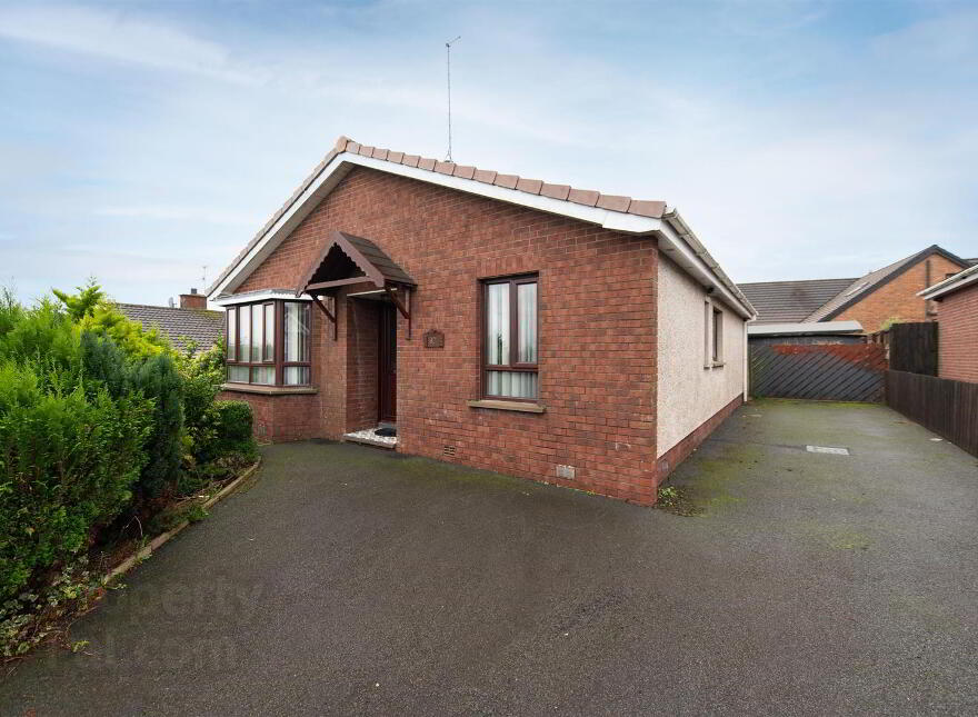 32 Mourne Grange, Dromore, BT25 1BZ photo