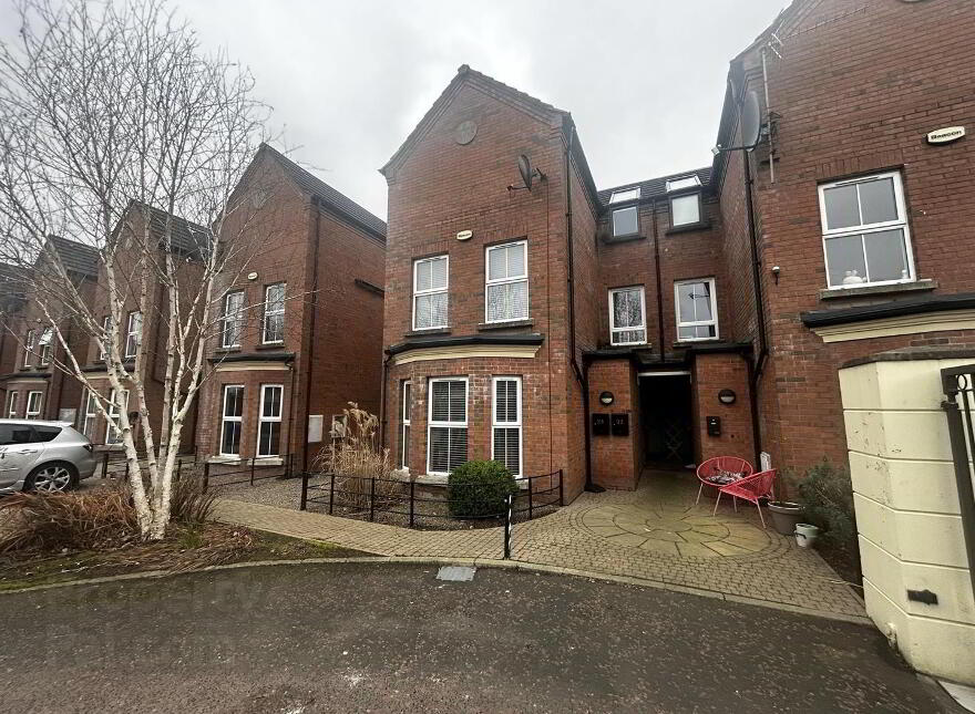 24 Richmond Park, Finaghy, Belfast, BT10 0HB photo