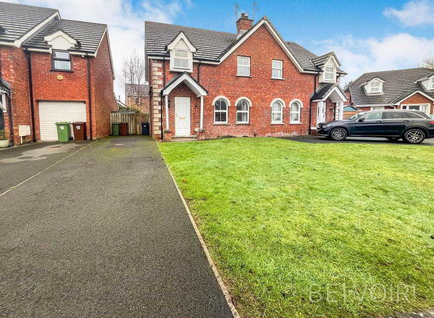 17 Limetree Meadow, Lisburn, BT28 2YB photo