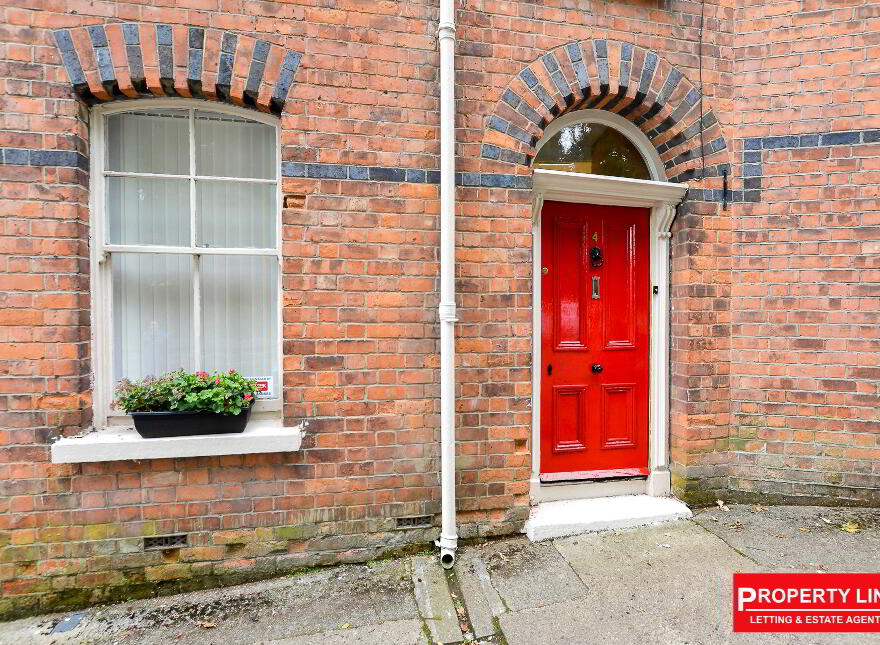 STUDENT ACCOMMODATION, 4 College Terrace, Derry/Londonderry, BT48 7NZ photo