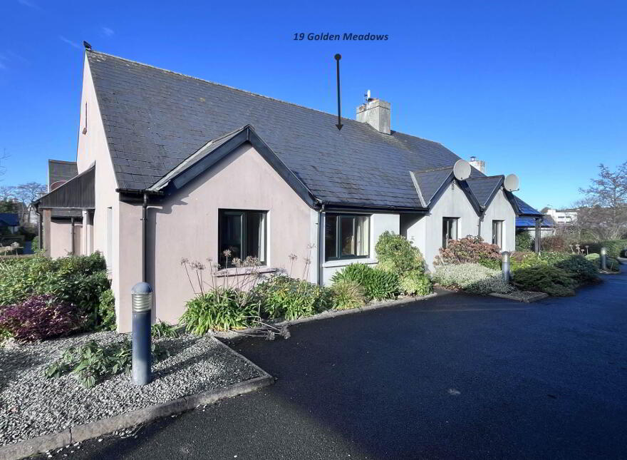 19 Golden Meadows, Clonakilty, P85YK83 photo