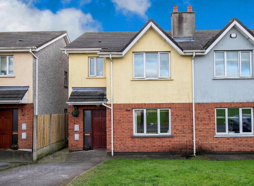 42 Town Court, Dungarvan, X35YV21 photo