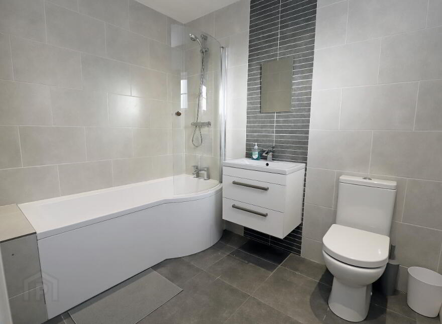 SHORT TERM LET, Meeting Street, Hillsborough, BT26 6GP