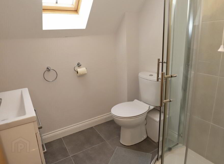 SHORT TERM LET, Meeting Street, Hillsborough, BT26 6GP