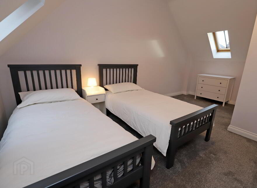 SHORT TERM LET, Meeting Street, Hillsborough, BT26 6GP