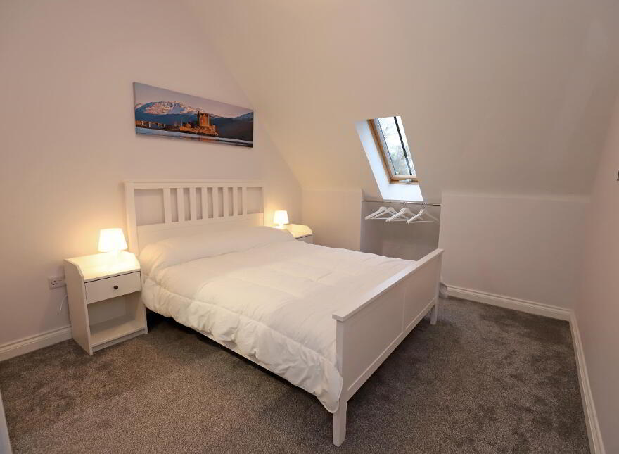 SHORT TERM LET, Meeting Street, Hillsborough, BT26 6GP