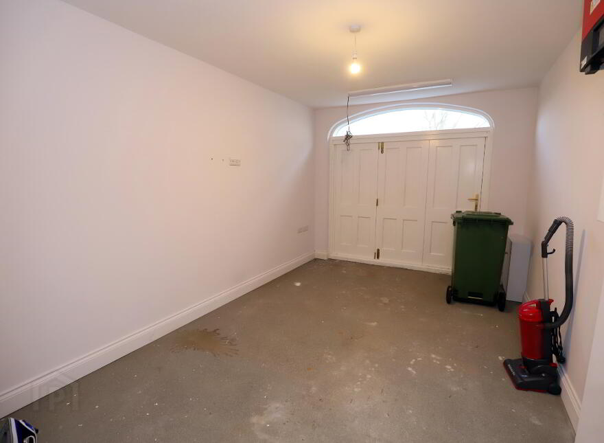 SHORT TERM LET, Meeting Street, Hillsborough, BT26 6GP