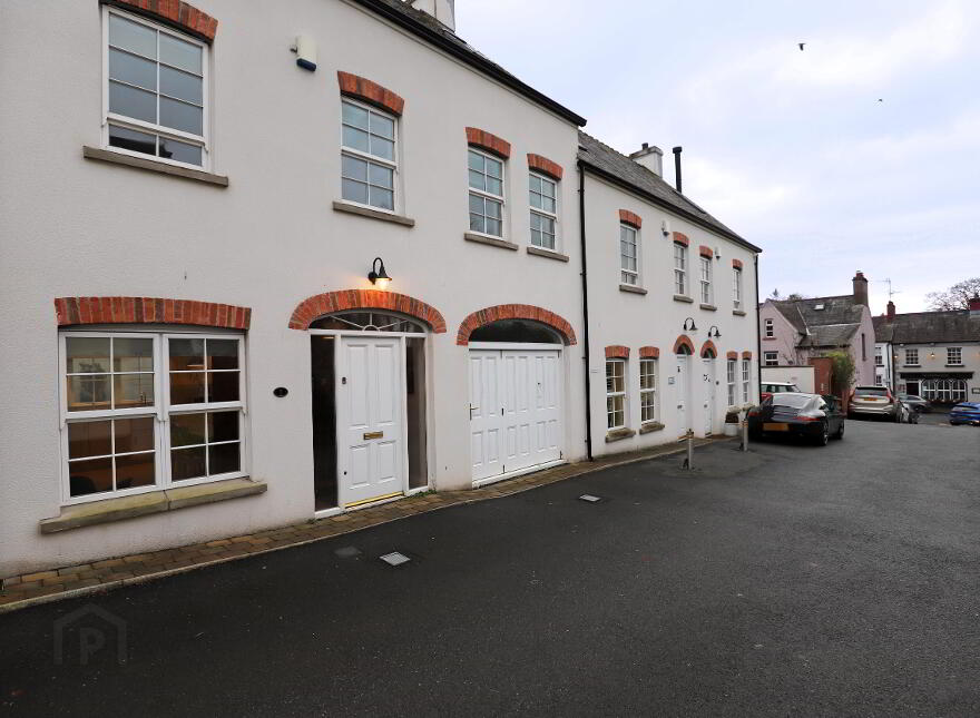 SHORT TERM LET, Meeting Street, Hillsborough, BT26 6GP