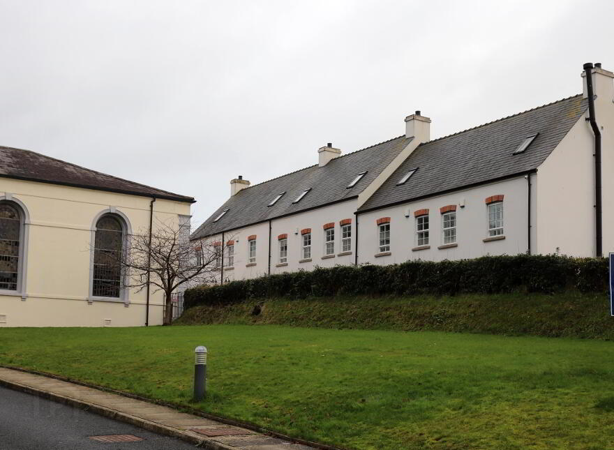 SHORT TERM LET, Meeting Street, Hillsborough, BT26 6GP