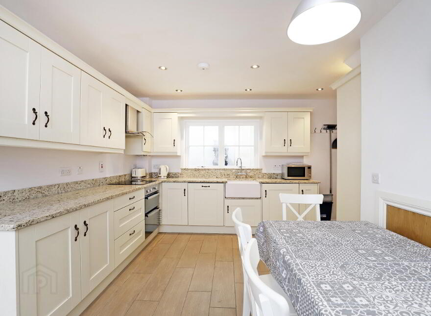 SHORT TERM LET, Meeting Street, Hillsborough, BT26 6GP