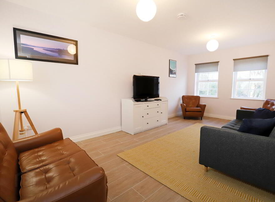 SHORT TERM LET, Meeting Street, Hillsborough, BT26 6GP